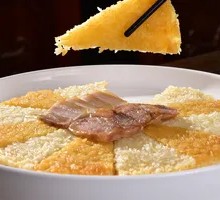 Steamed Rice Cake with Preserved Meat