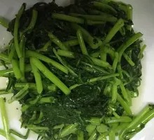 Stir-Fried Chrysanthemum Greens