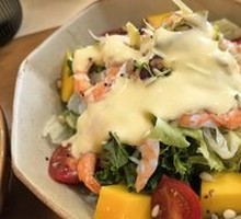 Fresh Shrimp and Mango Salad