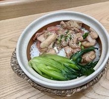 Cured Sausage and Chicken Claypot Rice