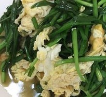 Stir-fried eggs with chives