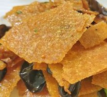 Braised Pork with Rice Crisps