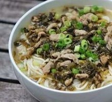 Pickled Cabbage and Pork Noodles