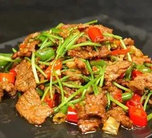 Stir-Fried Beef with Yellow Onion