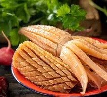 Fengwei Stir-fried Squid with Chrysanthemum