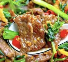 Stir-Fried Beef with Yellow Onion