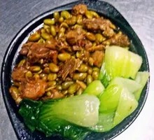 Stewed Chicken and Edamame Claypot Rice