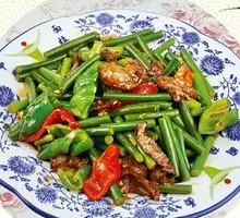 Stir-Fried Beef with Garlic Shoots