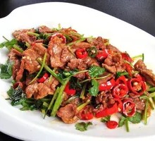 Stir-Fried Beef with Yellow Onion