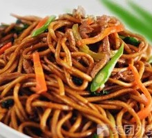 Stir-Fried Noodles with Shredded Meat