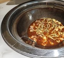 Stewed Free-range Chicken in Iron Pot