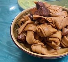 Braised Pork with Tofu Skin