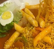 Spicy Ramen Stir-Fried Rice Cakes