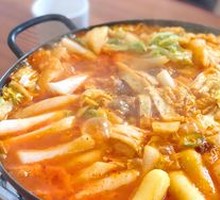 Grilled Meat and Rice Cake Hot Pot