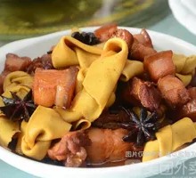 Braised Pork with Tofu Skin