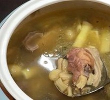 Hong Kong-style Buddha Jumps Over the Wall