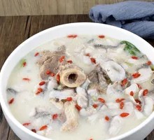 Ding Ge's Delicious Pork Knuckle Fish