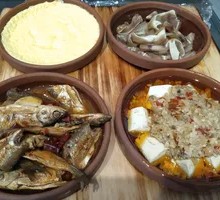 Farmhouse Four Small Dishes