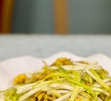 Stir-fried eggs with chives