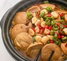 Braised Tofu Skin in Clay Pot