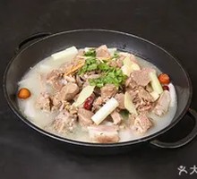 White Lamb Soup Pot