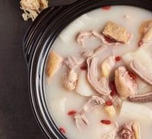 Bamboo Mushroom Pig Stomach Chicken Soup