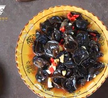 Cold-mixed black fungus