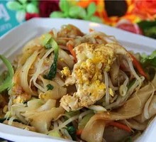 Egg and Bok Choy Stir-Fried Rice Noodles
