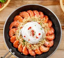 Stir-Fried Shrimp with Garlic and Vermicelli in Flat Pan