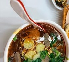 Freshly Sliced Hot-Blanched Beef Noodle Soup
