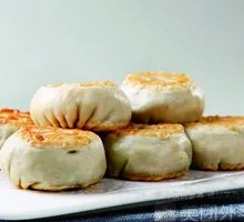 Chives and Vermicelli Pan-Fried Buns