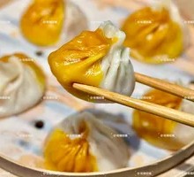 Tomato and Pork Soup Dumplings