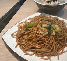 Stir-Fried Noodles with Shredded Meat
