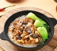 Braised Chicken with Mushrooms in Clay Pot Rice