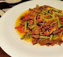 Stir-Fried Beef with Yellow Onion