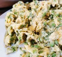 Stir-Fried Locust Blossoms with Eggs