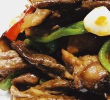 Beef Cubes with Tea Tree Mushrooms