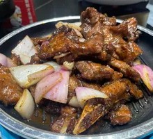 Black Pepper Pork Chops on Iron Plate