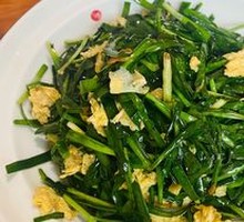 Stir-fried eggs with chives
