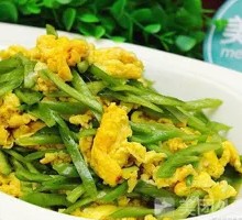 Stir-Fried Eggs with Green Peppers