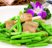 Stir-fried Bean Sprouts with Tofu Skin and Pork Strips