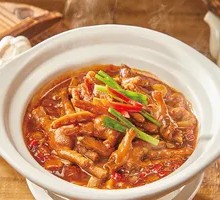 Sauce Braised Chicken Feet in Clay Pot