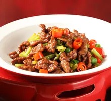 Huangshan Soil Celery Stir-Fried with Dabie Mountain Yellow Beef