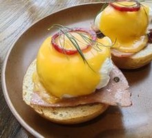 Pistachio Ham Benedict Egg