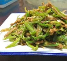 Dried Fish Stir-fried with Green Pepper