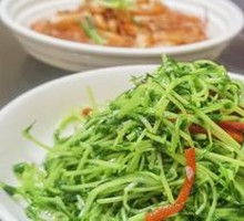 Garlic Stir-fried Pea Shoots