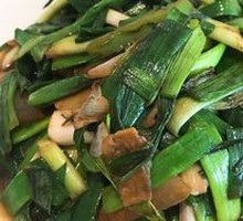 Salted Pork with Garlic Stir-fry