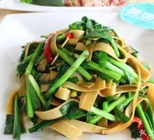 Stir-fried Green Pepper with Dried Tofu Sheets