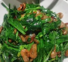 Stir-fried Leek with White Shrimp