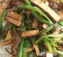 Green Pepper and Tofu Shreds with Pork Rice Bowl